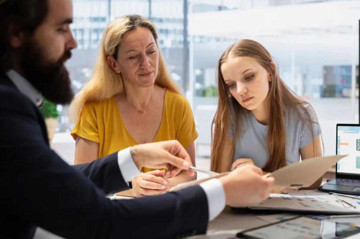 Как вам такое? Три четверти зумеров приходят на собеседования с родителями