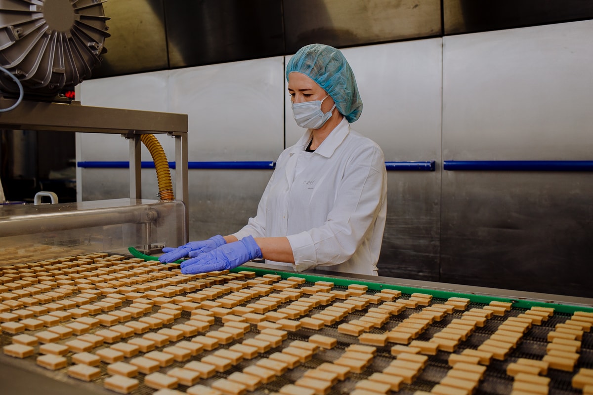 Согревающий зефир и «конь в пальто». Чем хотят удивить производители сладостей к Новому году