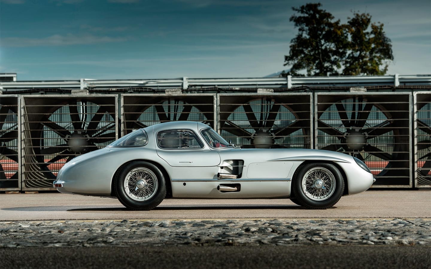 Mercedes продал на секретном аукционе самый дорогой автомобиль в мире