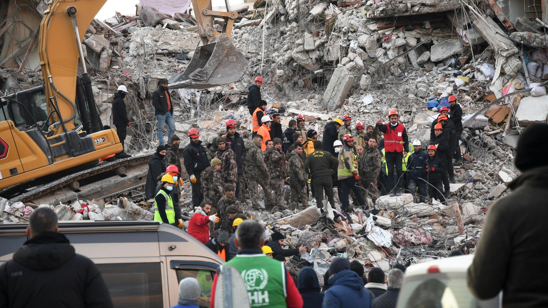 Больше 220 подозреваемых: в Турции новые аресты подрядчиков за обрушение домов 