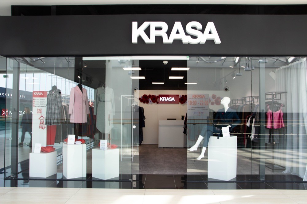 «Бояться синтетики&nbsp;— все равно, что застрять в&nbsp;прошлом». Поговорили с&nbsp;основательницей бренда Krasa о&nbsp;платьях, разводе и&nbsp;доме в&nbsp;деревне