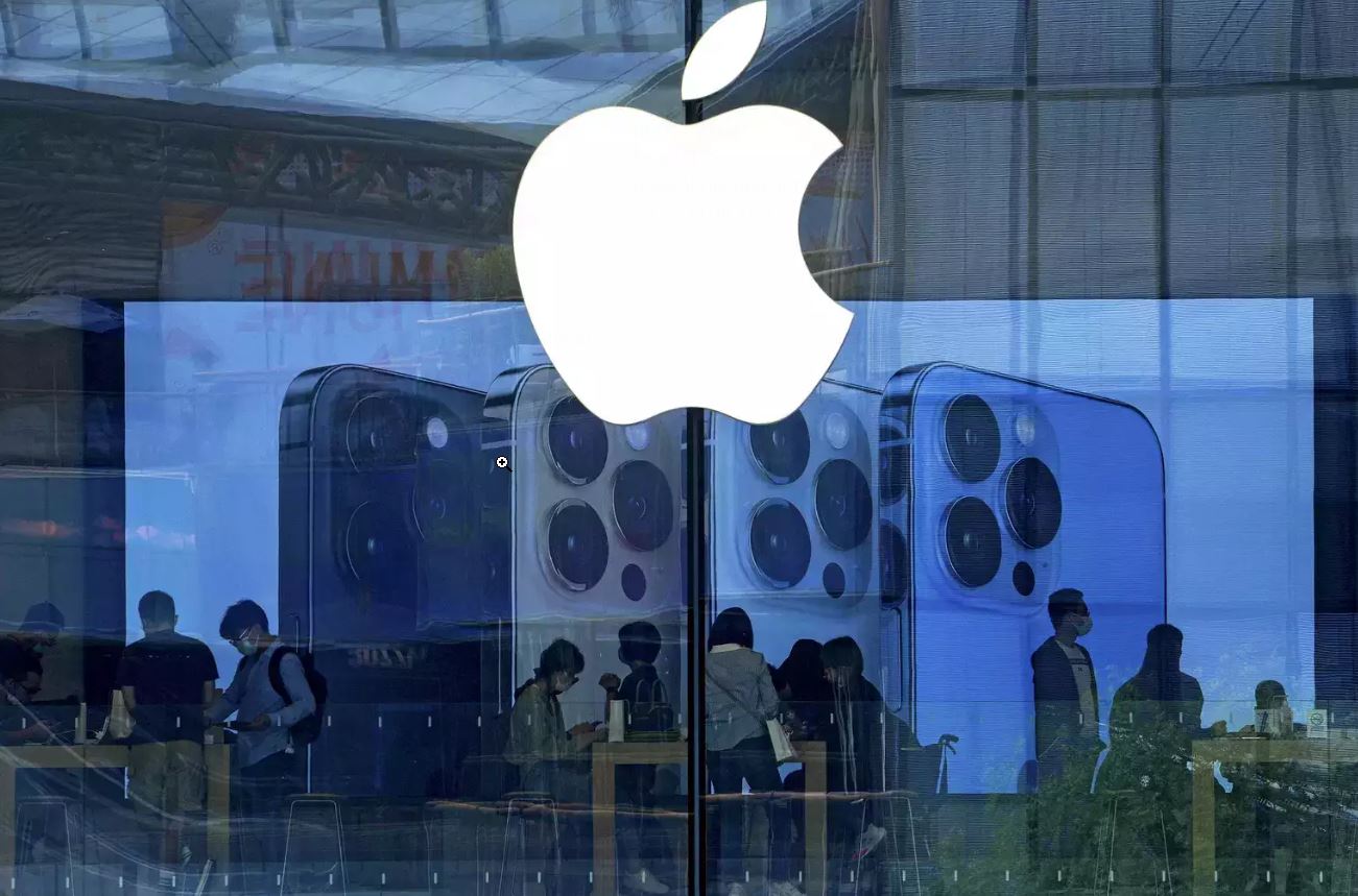 Apple патентует гаджет для одежды: можно отвечать на звонки и слушать музыку
