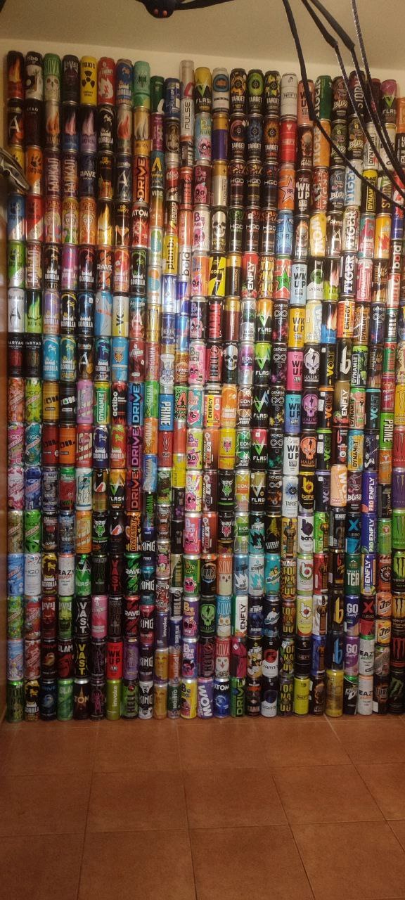 От&nbsp;утюгов до&nbsp;кукол и&nbsp;мемов. Что коллекционируют белорусы разных поколений