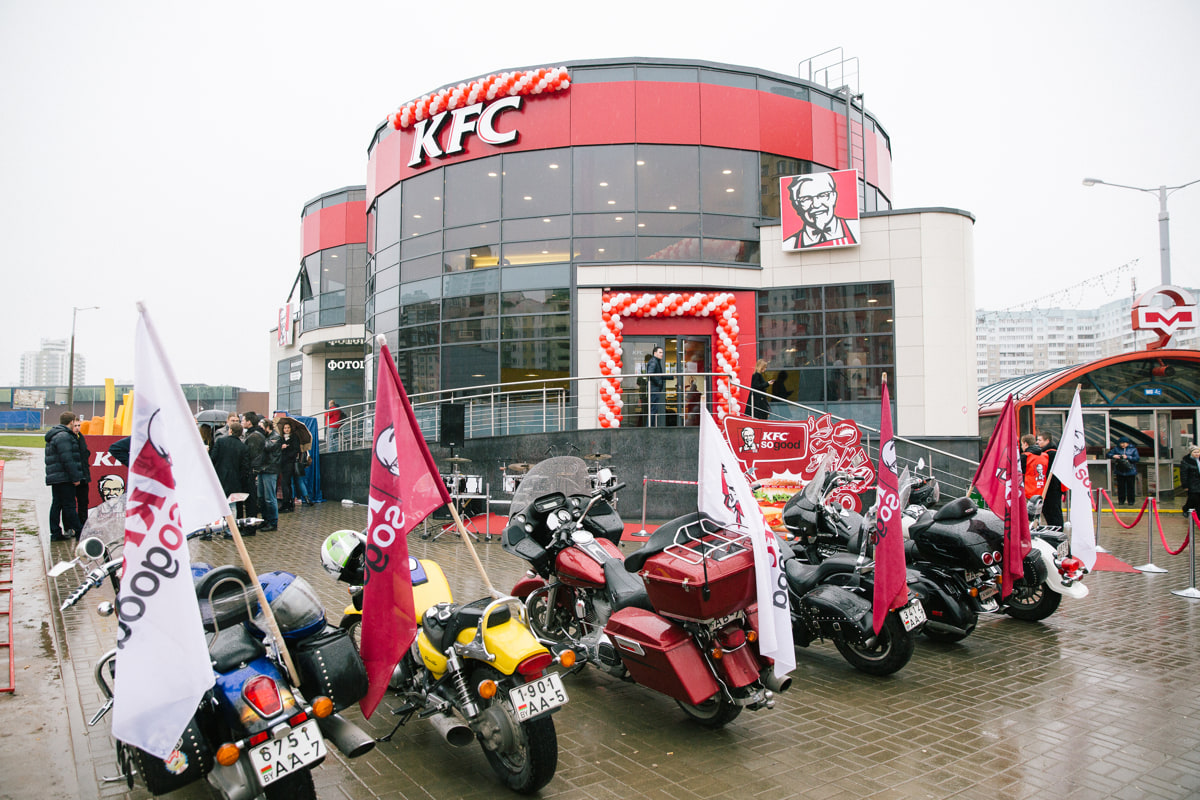 История успеха: как сеть KFC за 10 лет изменила рынок фастфуда в Беларуси 