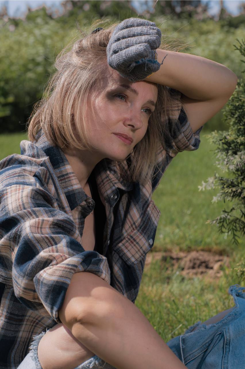 «Несмотря на все такое, ничего еще не все». Как создательница бренда Taka Zaka Angels растит четверых детей и строит дом