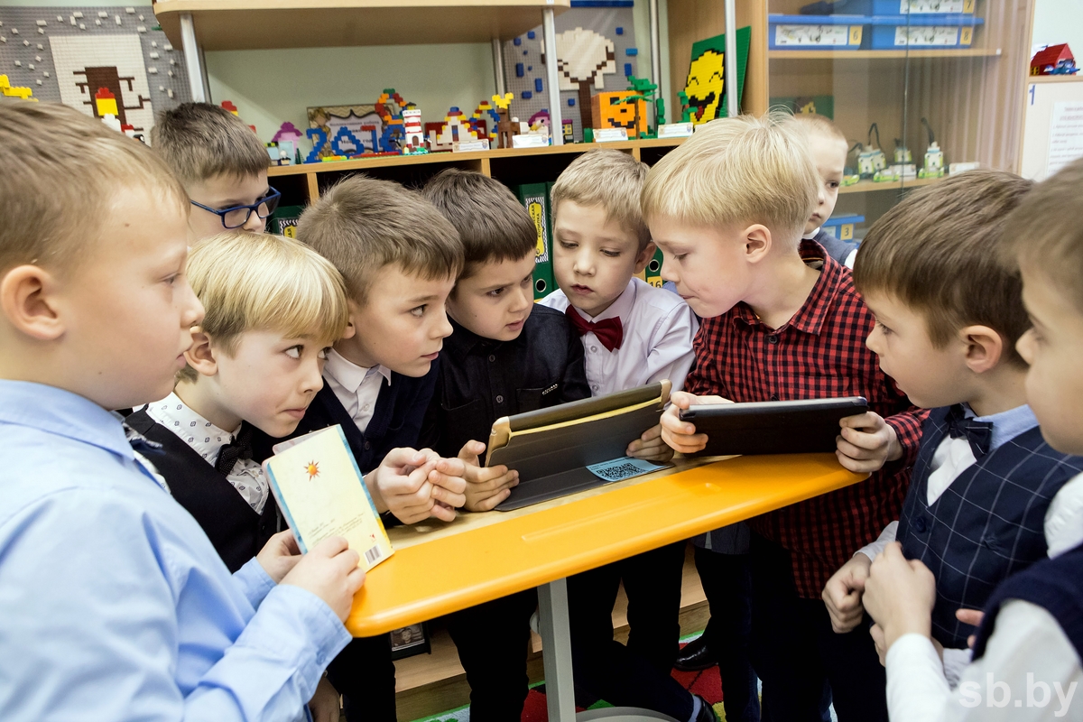 Сколько учеников сядут за парты в Беларуси 1 сентября