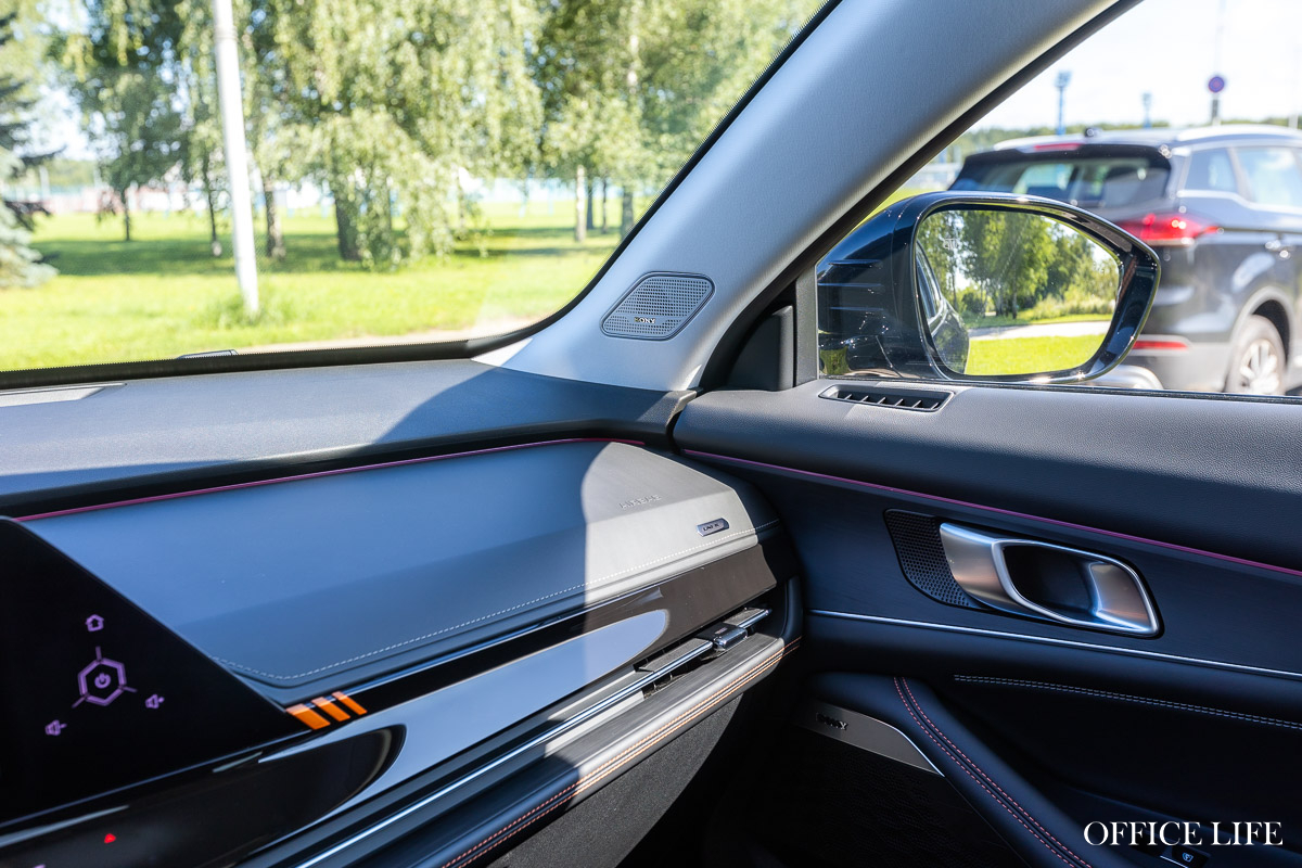 «Машина, которая забирает часть функций водителя». Протестировали флагманский кроссовер от Changan с директором «Мира фитнеса»