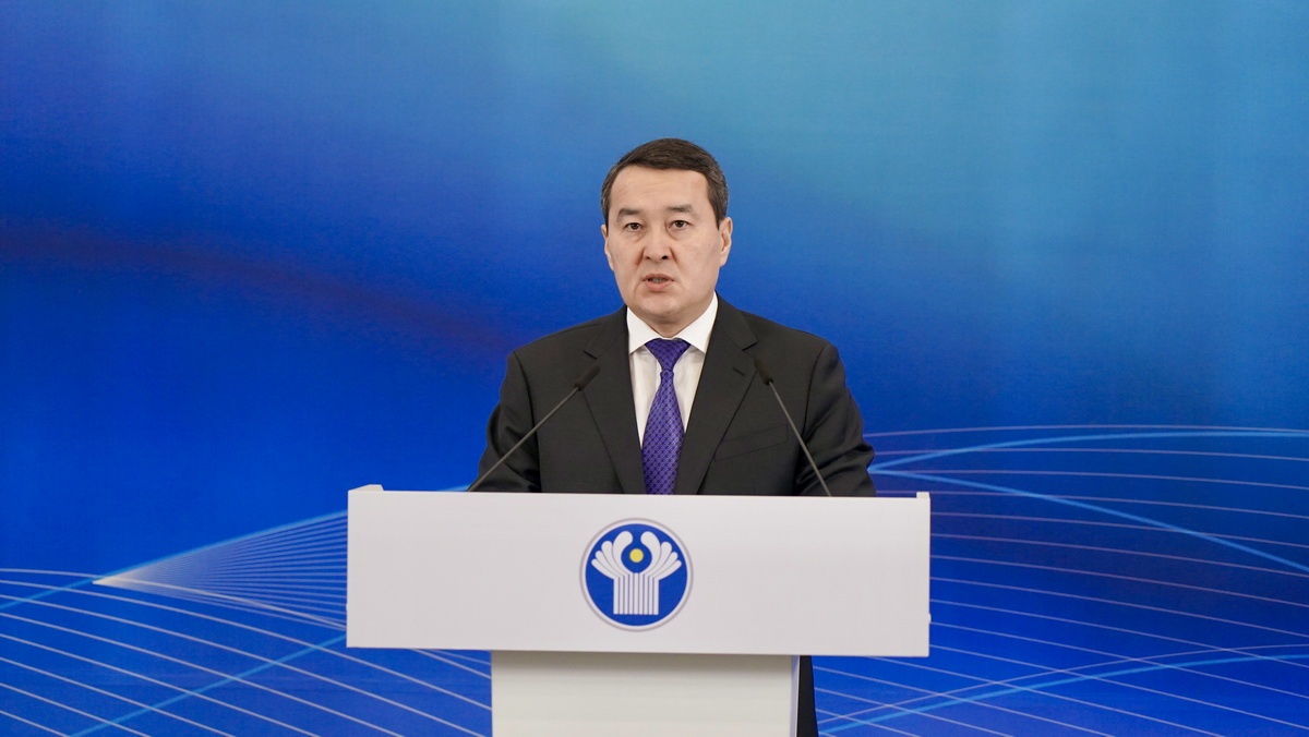 Казахстан просит Беларусь разрешить поставки 105 видов несырьевых товаров