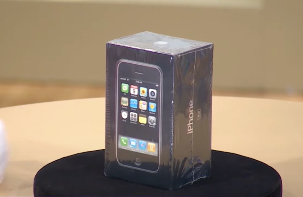 iPhone первого поколения продали на аукционе в 100 раз дороже начальной цены