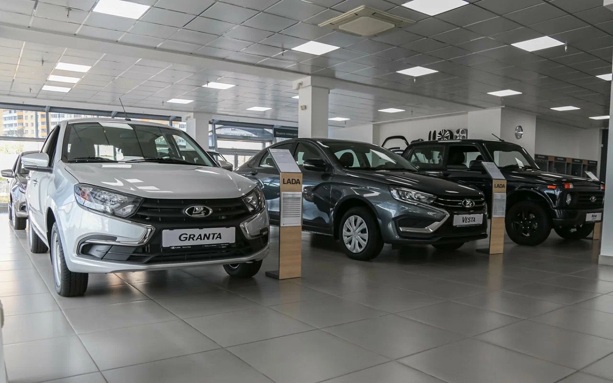 Продажи «АвтоВАЗа» в Беларуси в 2025 году снизятся на 20%