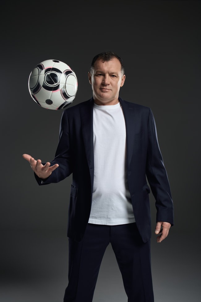 «Кто сказал, что любовь по&nbsp;привычке — это плохо?» Футбольный тренер Сергей Гуренко — о&nbsp;32-летнем браке, отношениях и&nbsp;деньгах