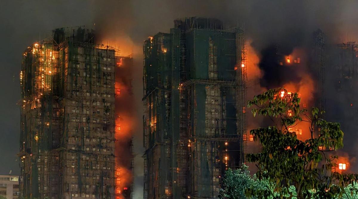 В Гонконге арестовали 14 человек из-за крупного пожара в ЖК