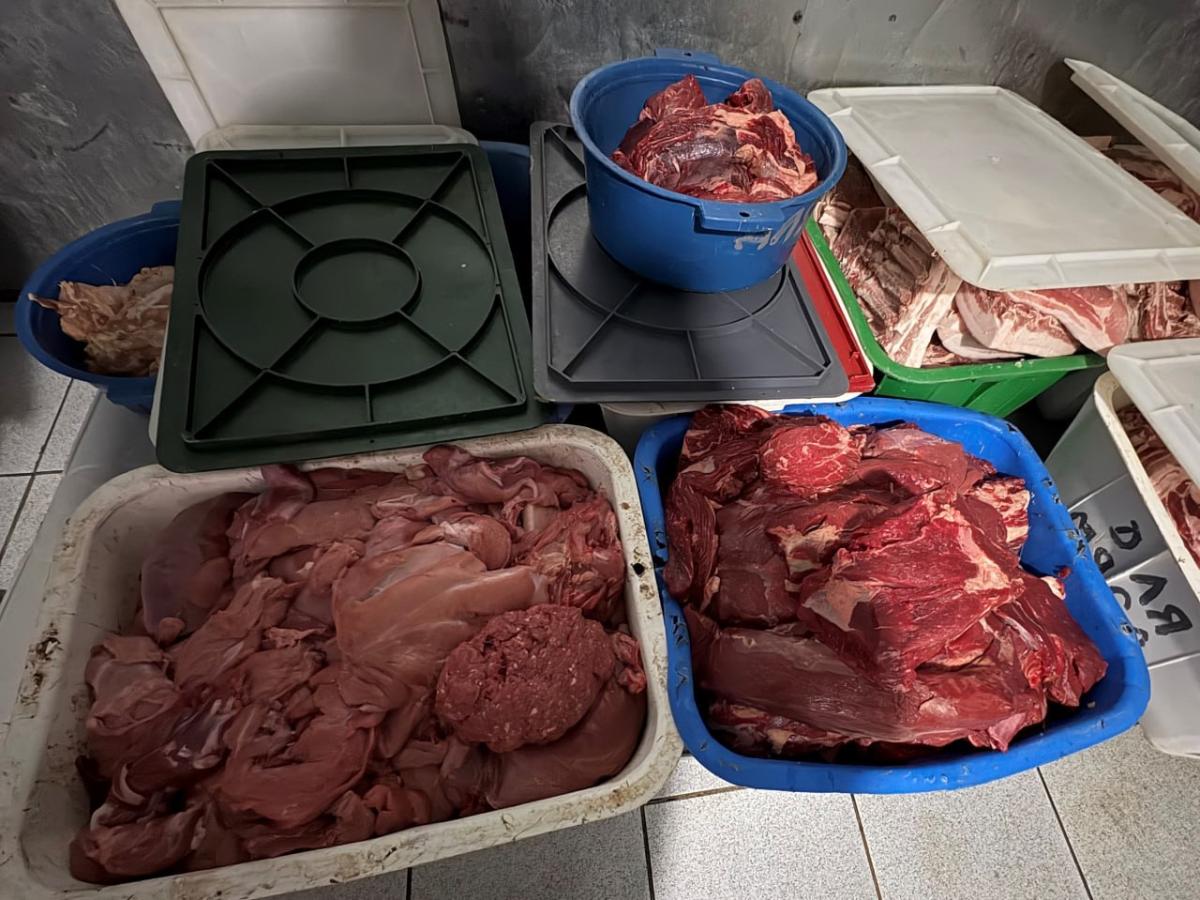 В Минской области из-за санитарных нарушений приостановили работу завода по переработке мяса