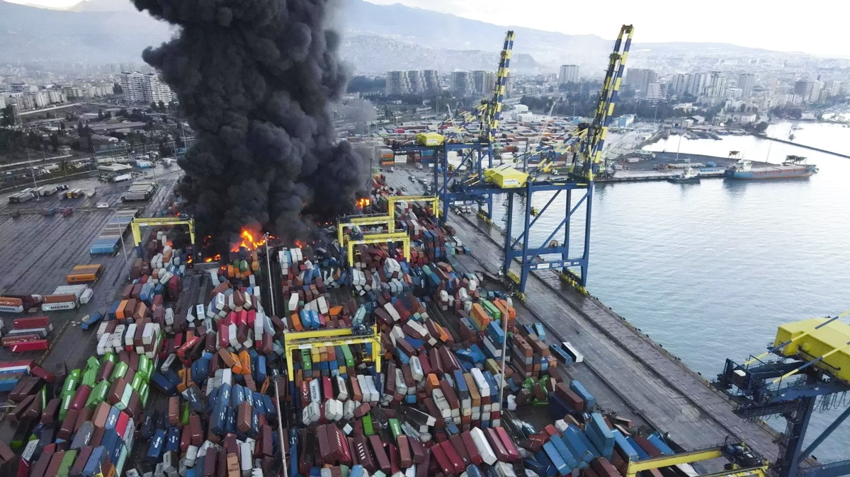 Землетрясение, пожар в порту, погода: нарушилась ли логистика из Турции в Беларусь