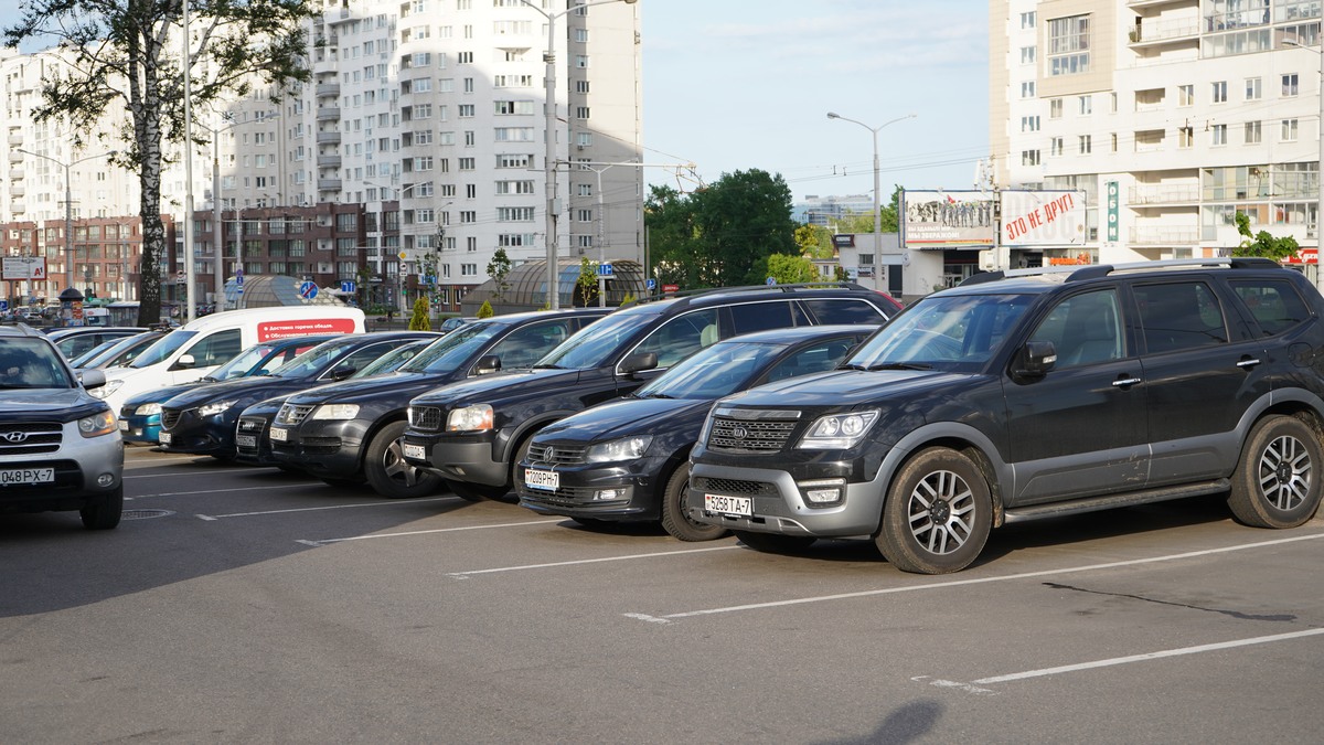 В Минске станет больше платных парковок. Некоторые из них сейчас бесплатные