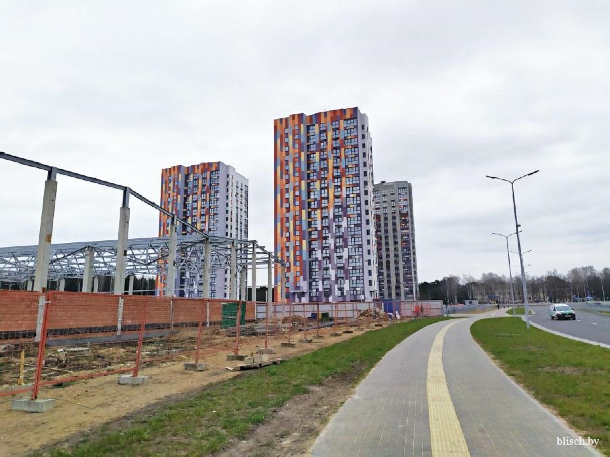 На месте долгостроя «Трайпла» в Великом Лесу построят жилые дома