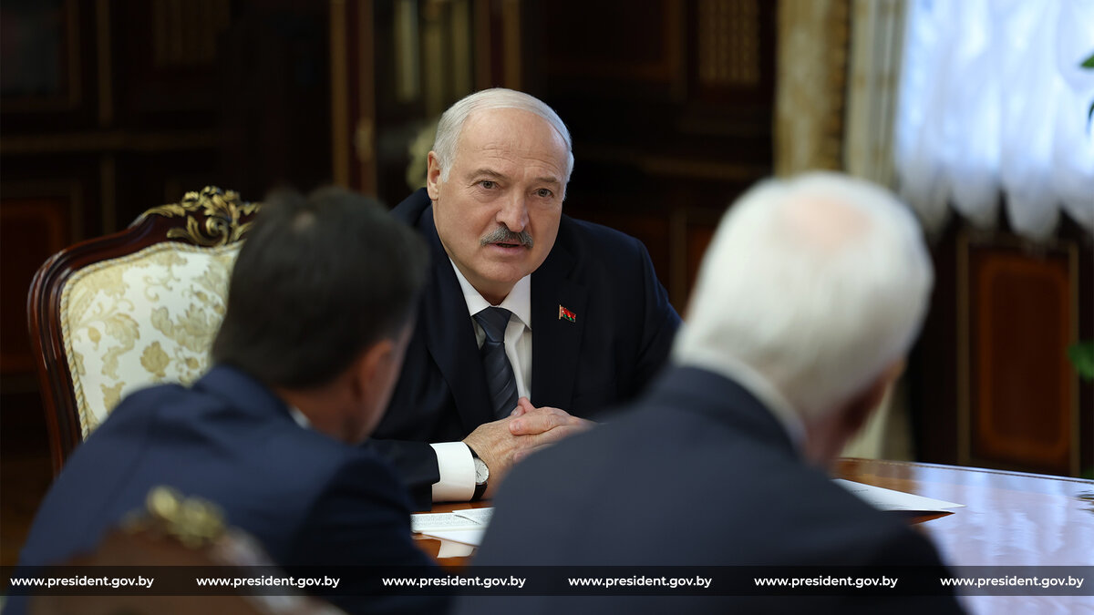 Лукашенко рассказал, о чем говорил с представителями Зеленского