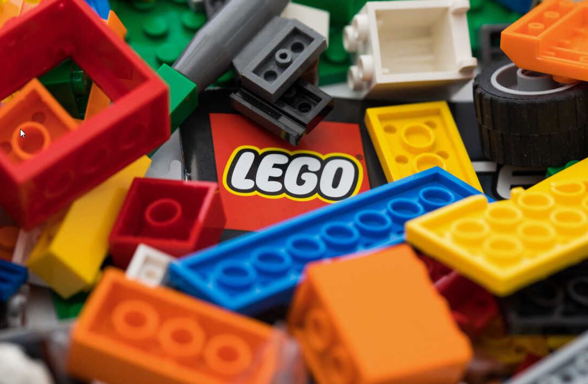 Компания Lego будет выпускать кубики со шрифтом Брайля