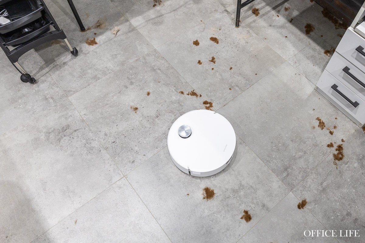 Ни одна собака не пострадала! Как мы тестировали робот-пылесос в салоне для животных