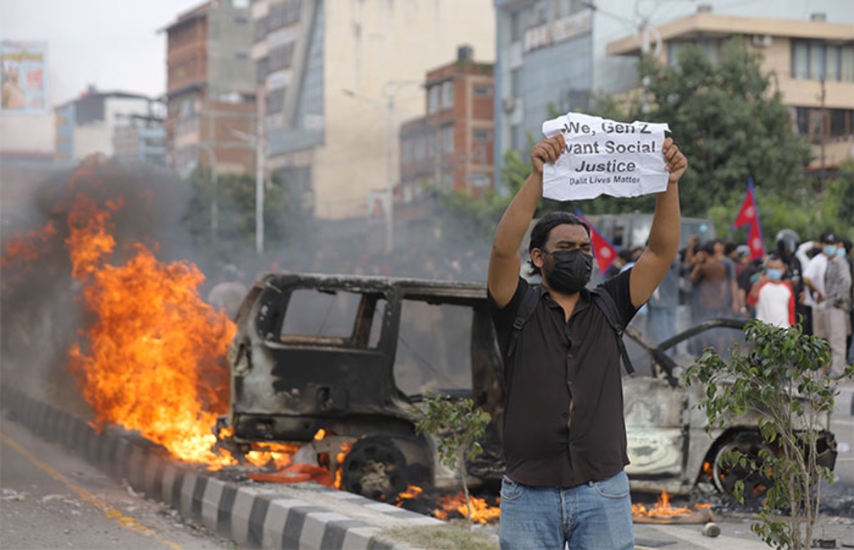 Поджог парламента, более 20 погибших. Что происходит в Непале