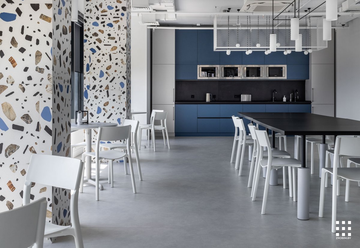 «Однажды мы делали офис с кроватью». Почему рабочие пространства все больше напоминают дом