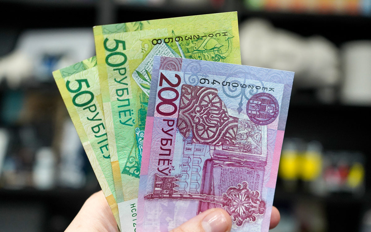 Директор предприятия попался на «серой» схеме продаж одежды в Россию