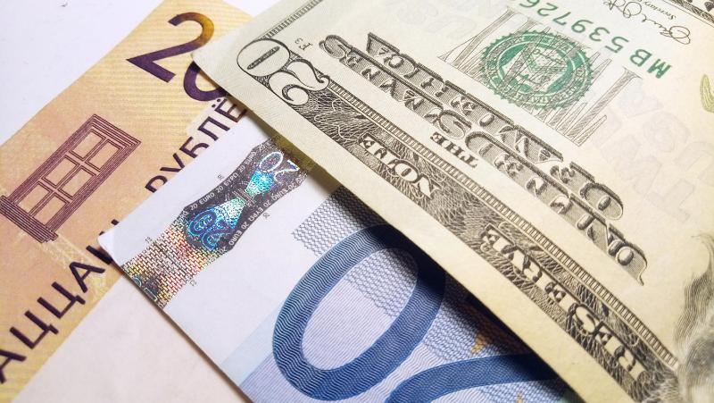 Продавать ли доллар и евро