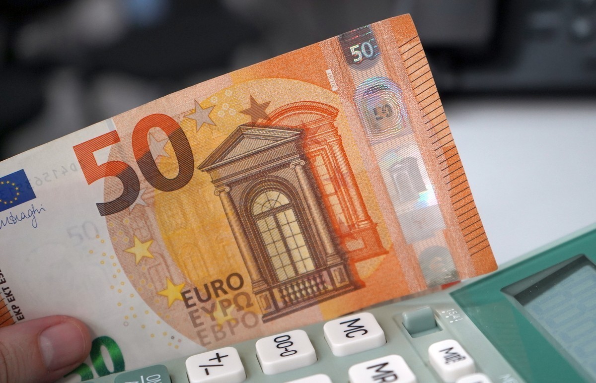 Дизайн банкнот евро изменят впервые в истории. Что на них изобразят 