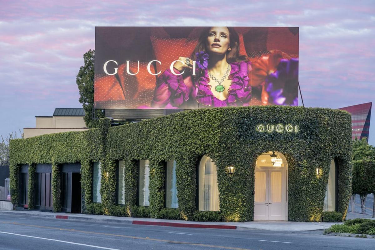 Компания-владелец Gucci покупает здание на Манхэттене почти за $1 млрд —  OfficeLife