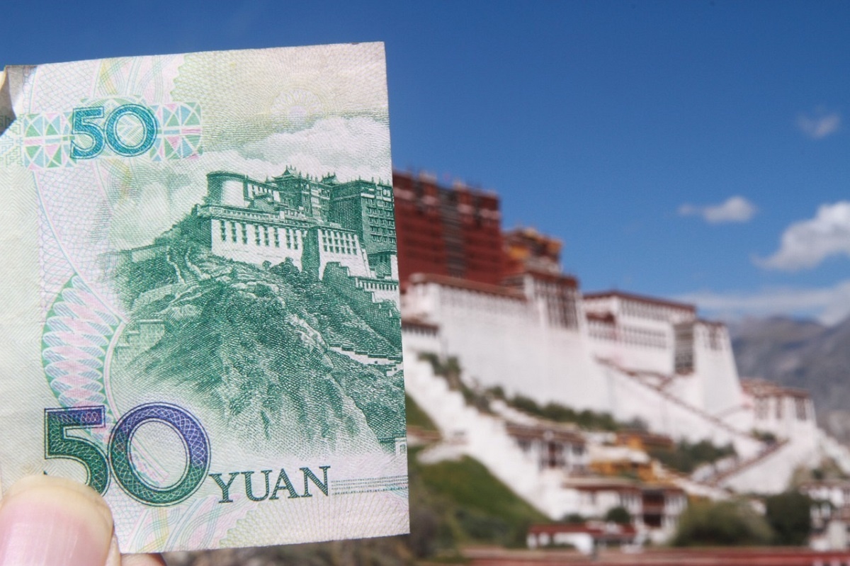 «Стравита» впервые начала продавать страховки в юанях