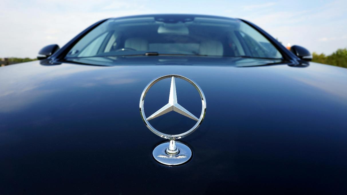Mercedes-Benz отказалась от планов продавать только электрокары к 2030 году