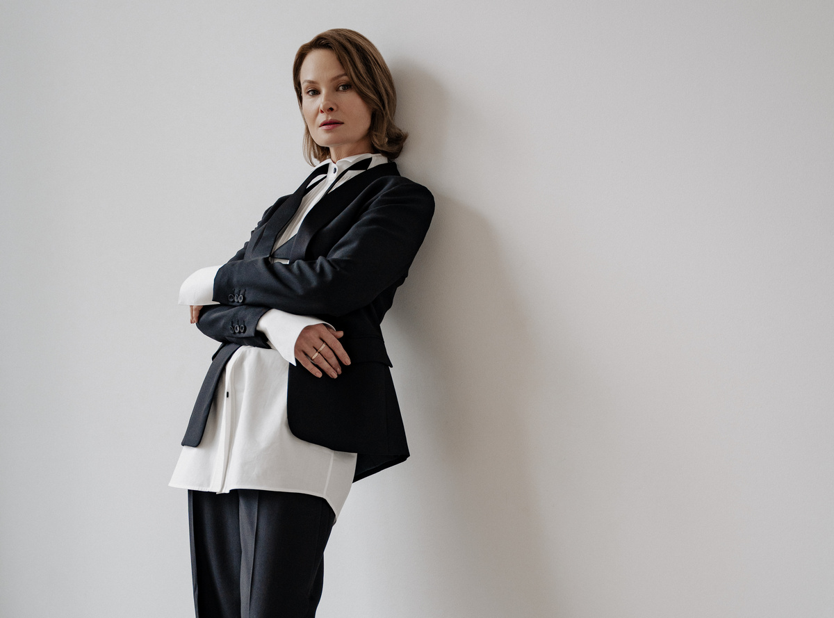 «Телесные колготки под пуховик – непобедимая ошибка». Поговорили со стилистом, шопинг с которой стоит $200