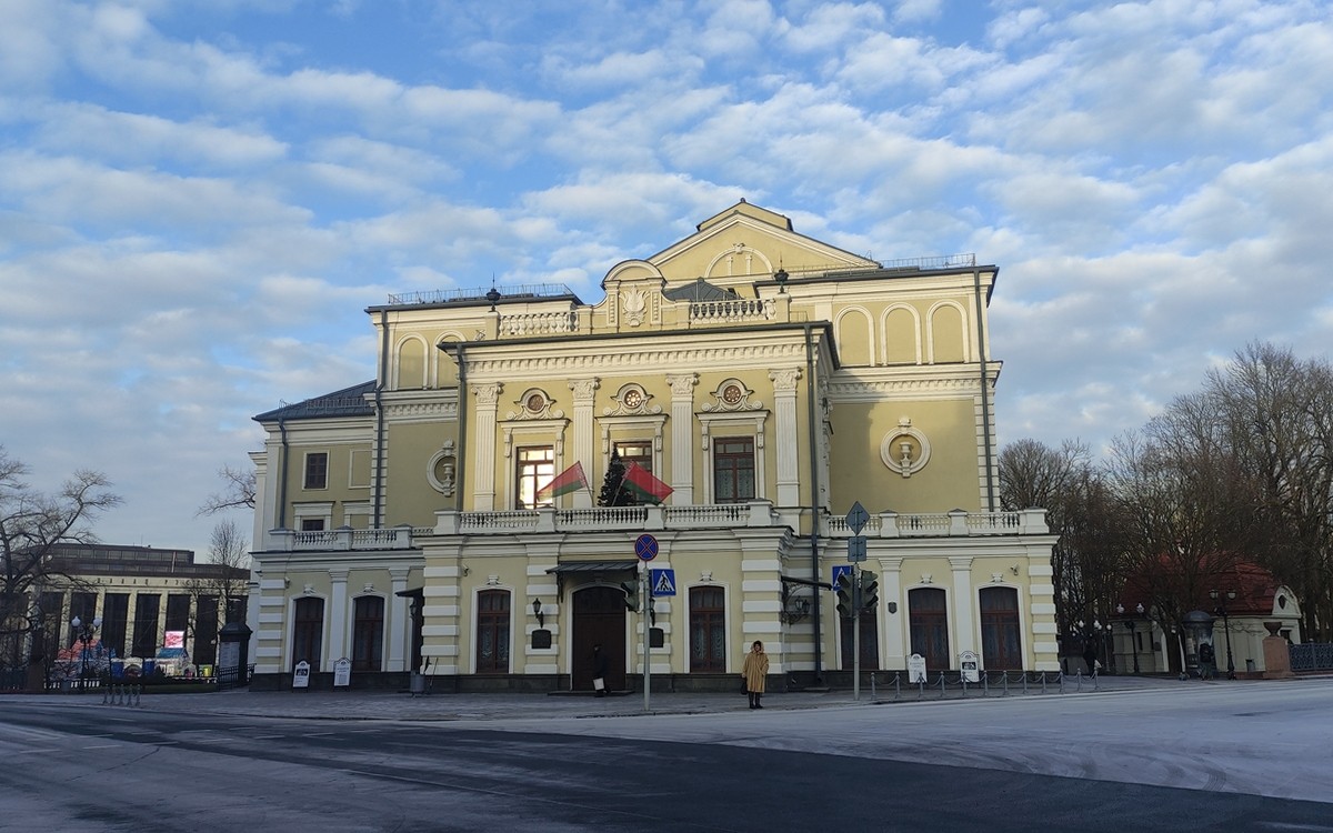 В Беларуси обсуждают введение дресс-кода для посещения театров