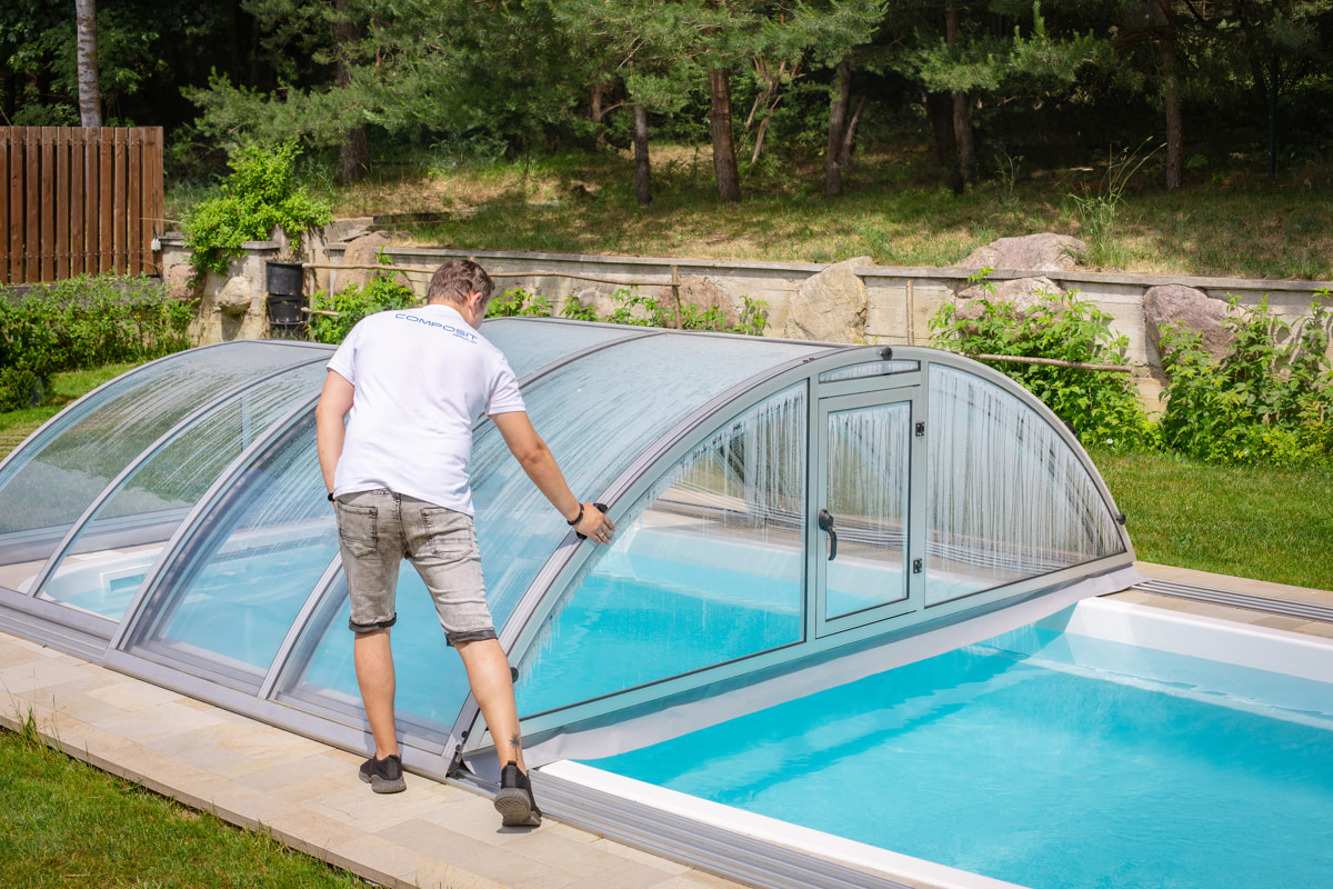 Инвестиция в комфорт и красоту: почему композитный бассейн от Акваполис-БСБК лучше покупать осенью