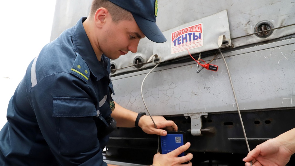 В ЕАЭС запускают навигационные пломбы в грузоперевозках. Что нужно знать бизнесу