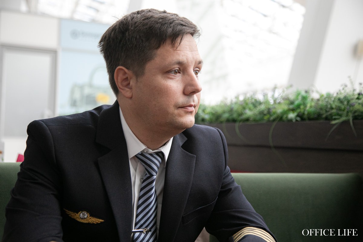 «Это&nbsp;же просто работа». Поговорили с&nbsp;пилотом Belavia, который вывозил белорусов с&nbsp;Ближнего Востока