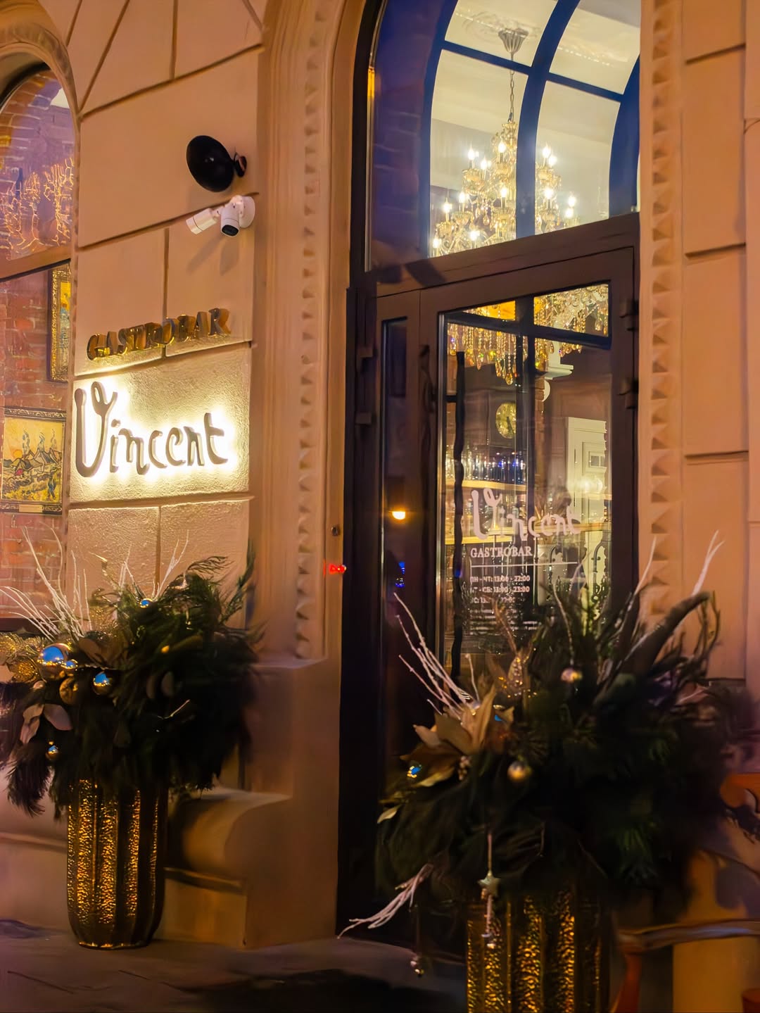 Ресторан с Ван Гогом и бар со змеями. Новые места Минска, где можно укрыться в начале зимы - Редактирование