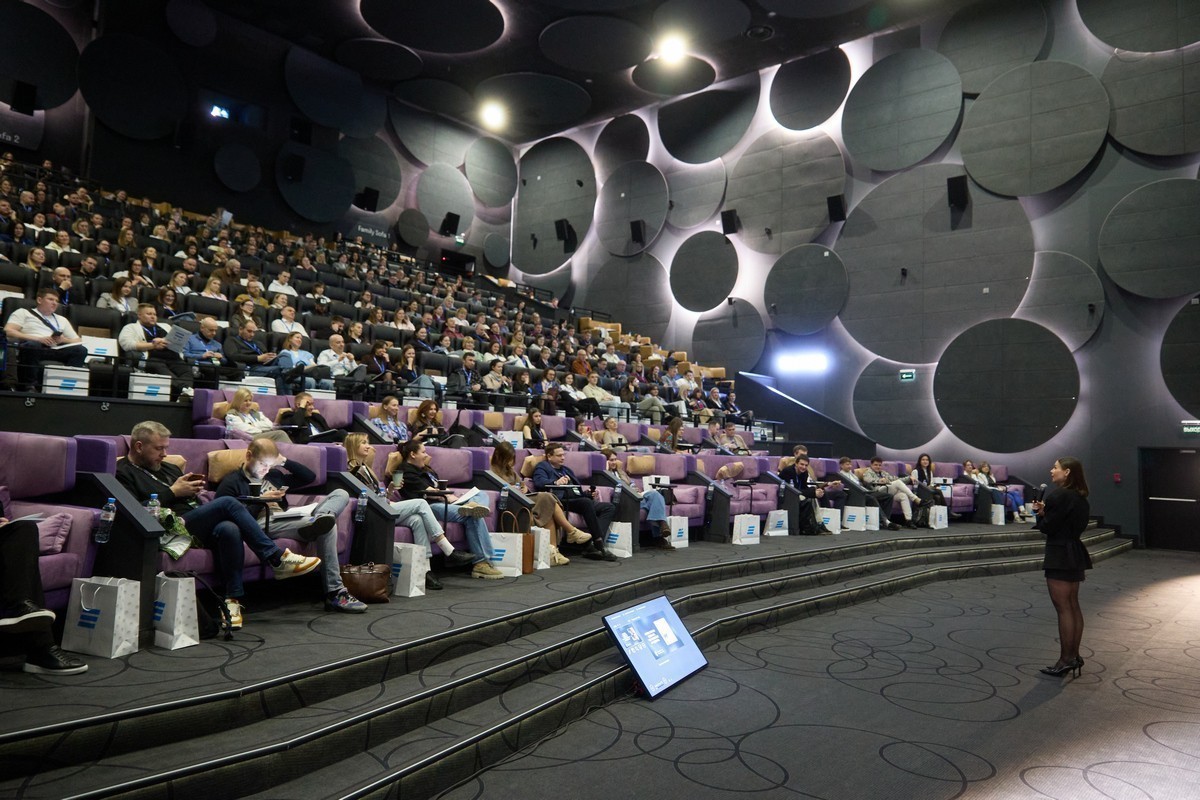 «Мягкие» менеджеры часто проигрывают? Важные мысли о&nbsp;продажах в&nbsp;эпоху инфошума от&nbsp;Настасьи Белочкиной