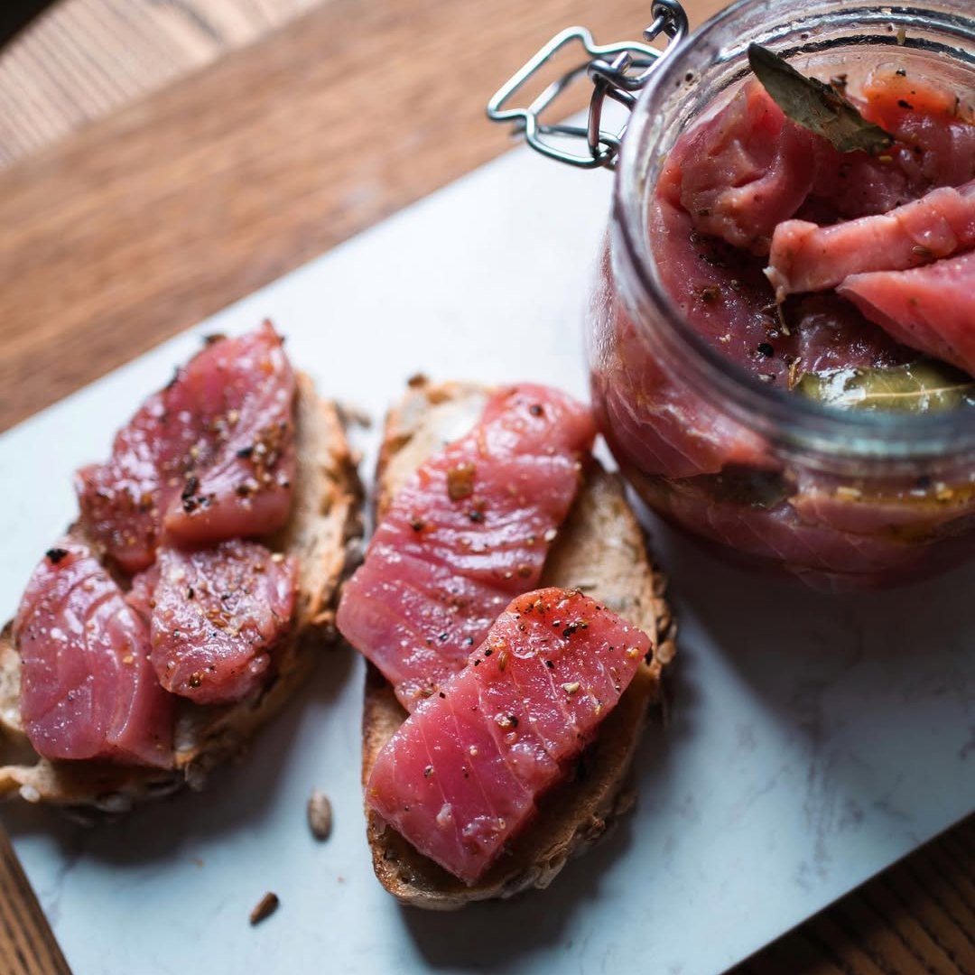 «Развод не трагедия. Трагедия, когда рыба в фуре тухнет!» Как семейная пара создала сеть рыбных магазинов