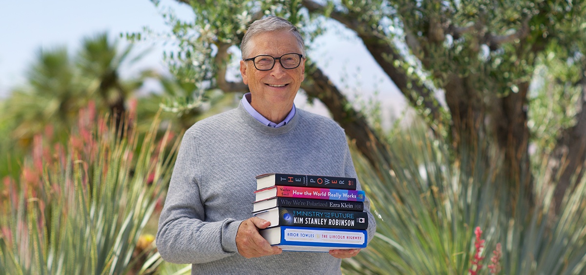 Билл Гейтс составил топ-5 книг для летнего чтения
