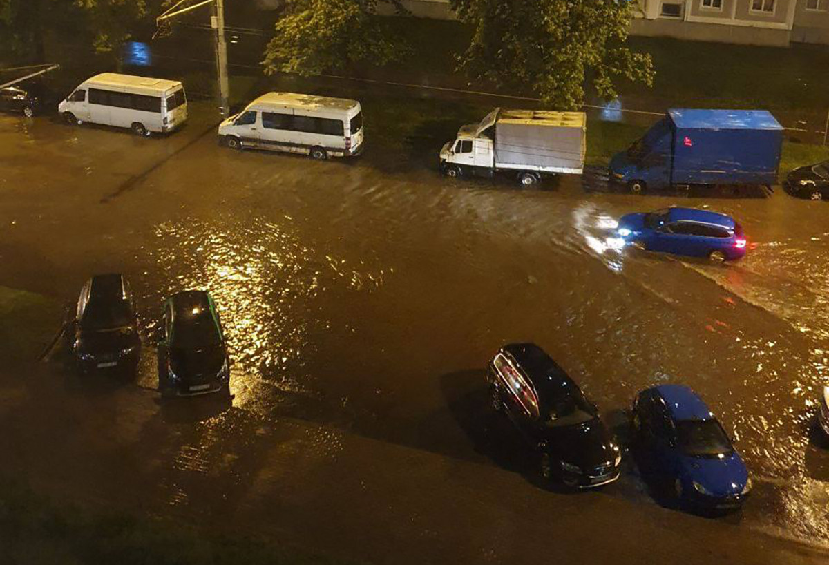 Минск пережил очередной «потоп». 40 участков дорог оказались в воде 