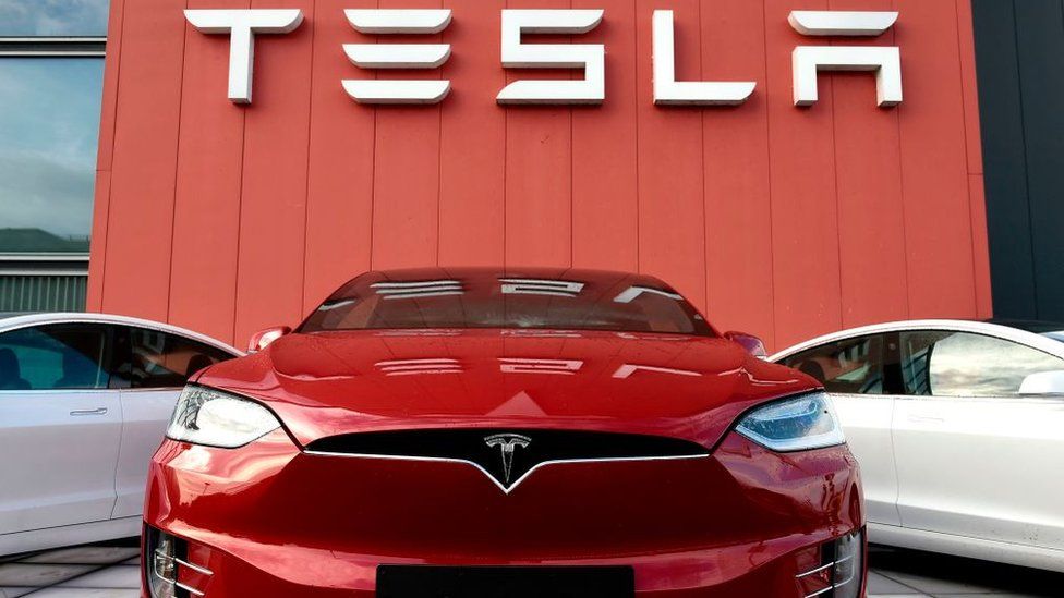 Не покупают: Tesla сокращает производство электрокаров в Шанхае на 20%