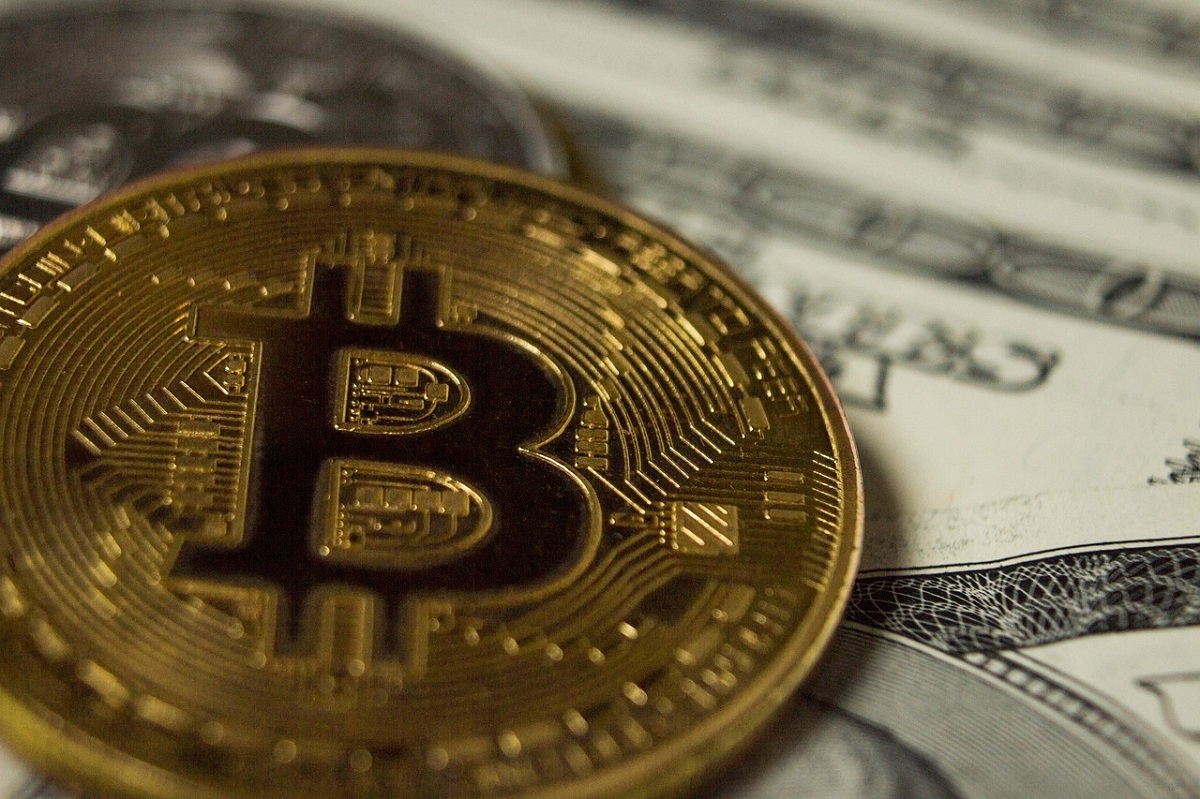 Биткоин упал ниже $79 тыс. впервые за 9 месяцев