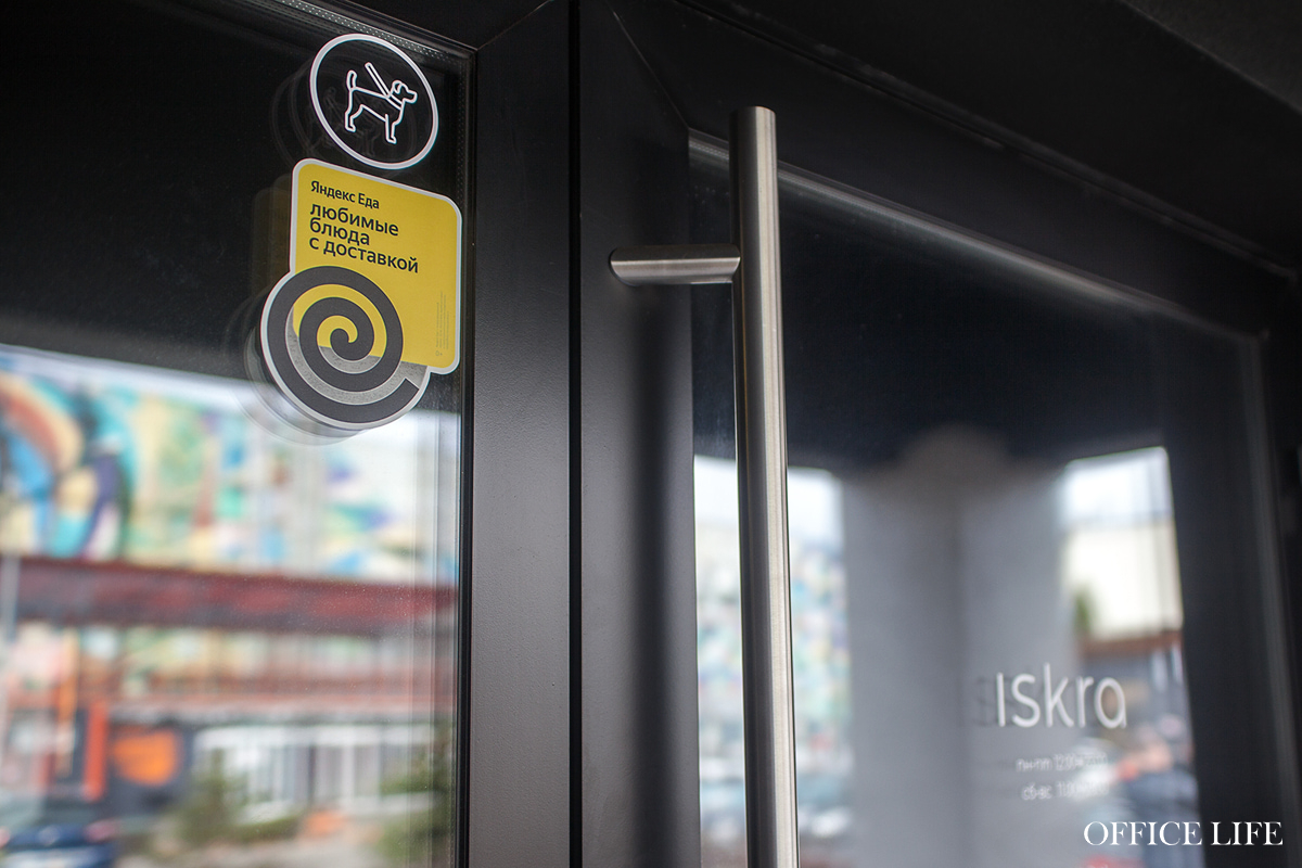 «Кафе, где годами подают одну пасту, — не про Беларусь». Поговорили с совладельцем Iskra на Октябрьской