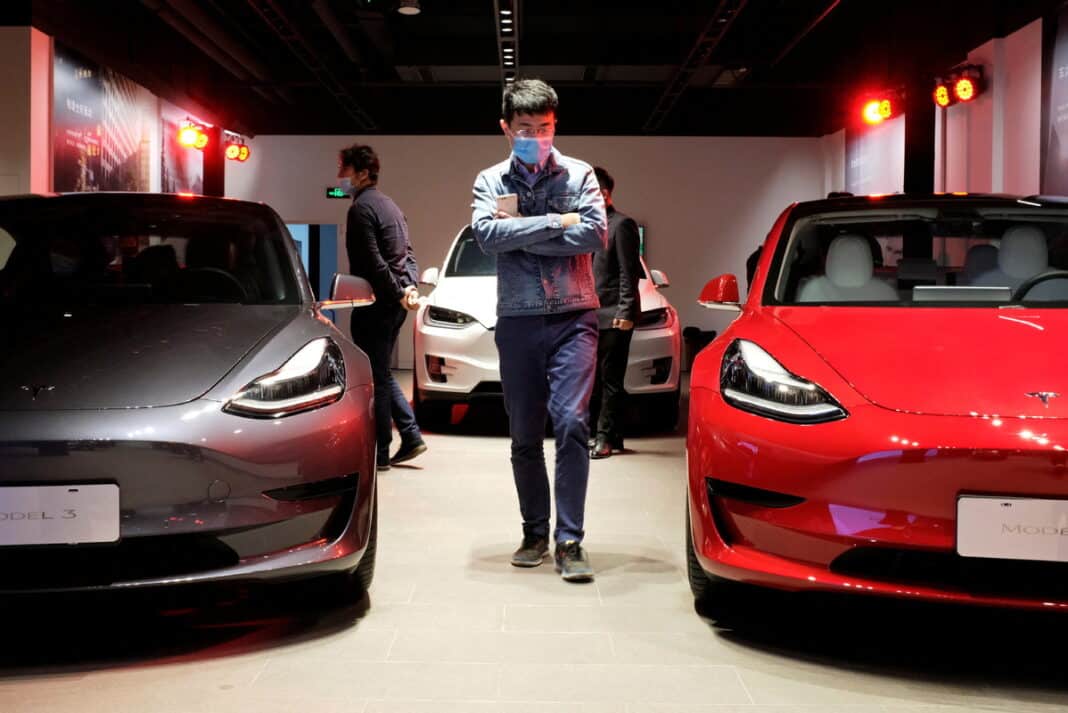 Tesla отзывает более 1 млн автомобилей из-за проблем с тормозами