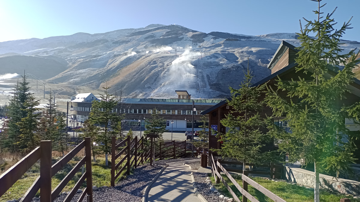 Почти 45 километров трасс и спа-отели. Побывали на горнолыжных курортах Азербайджана 