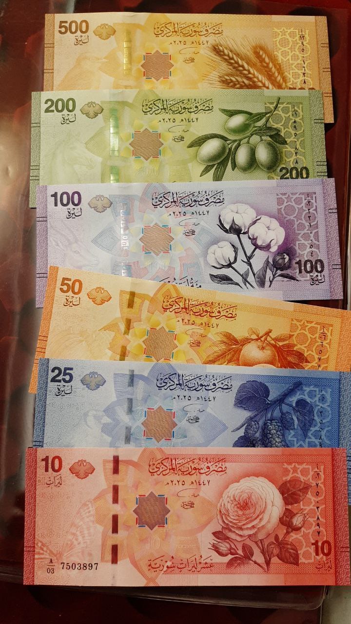 От&nbsp;утюгов до&nbsp;кукол и&nbsp;мемов. Что коллекционируют белорусы разных поколений