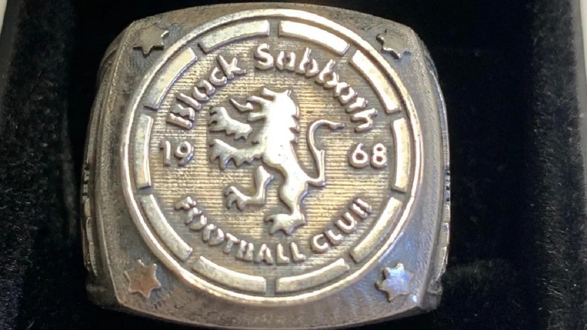 На аукцион попало одно из пяти колец, изготовленное к последнему концерту Black Sabbath