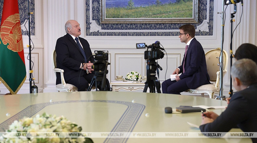 Санкции, события в Украине и отчет ICAO. О чем Лукашенко говорил в интервью Франс Пресс
