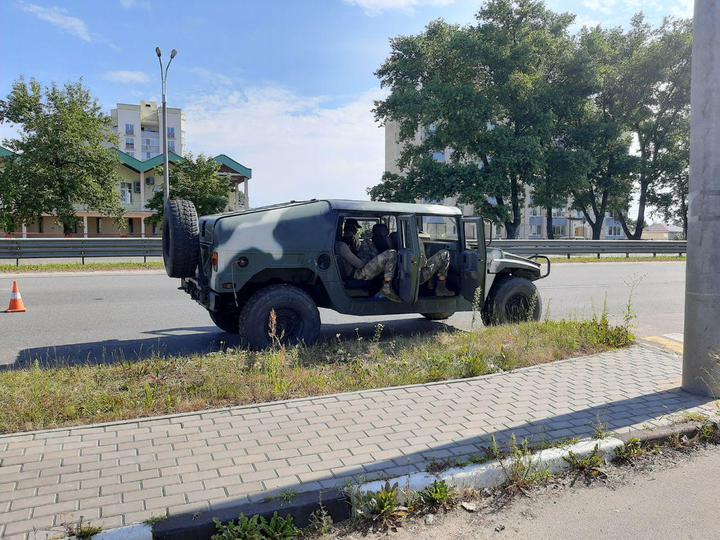 На въезде в Минск — патрули ГАИ и военная техника